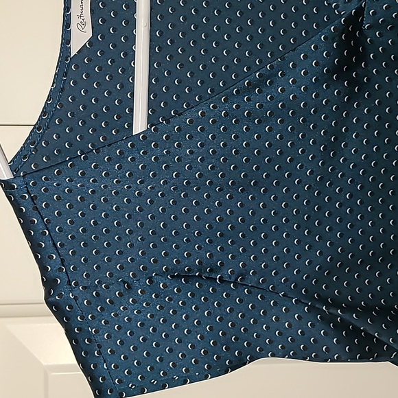 Pretty green silk feel top. X-small new condition - Picture 10 of 13